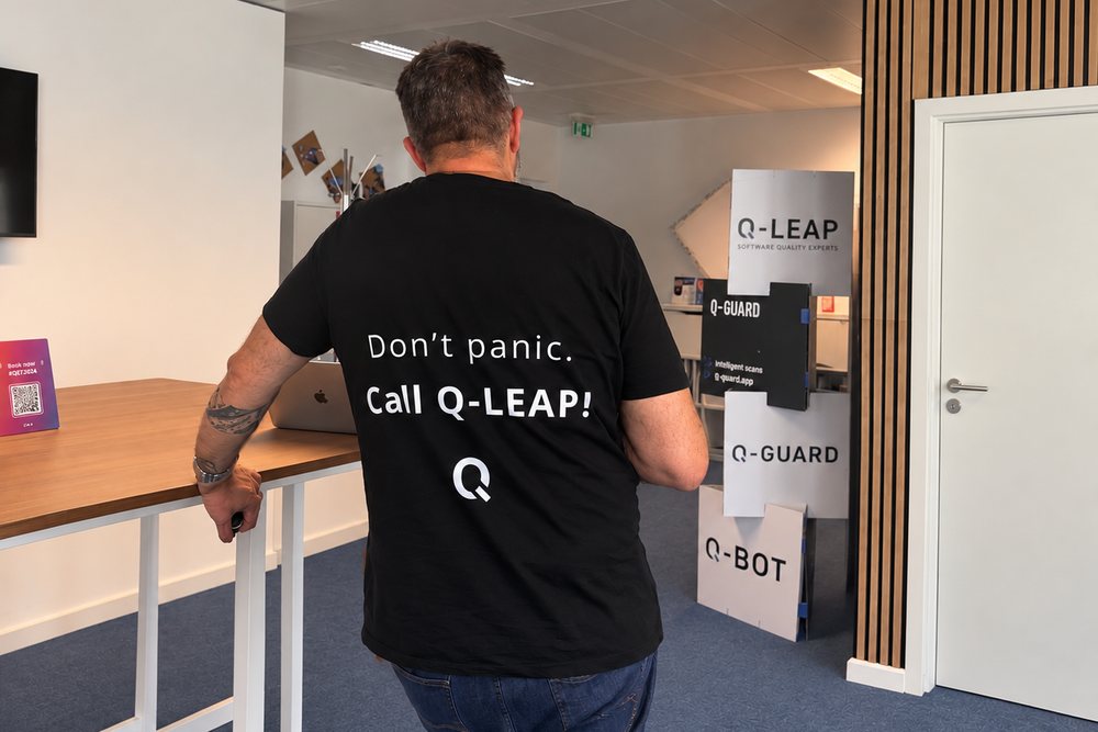 Les bureaux de Q-Leap au Luxembourg, avec les kakemonos Q-Leap, Q-Guard et Q-Bot